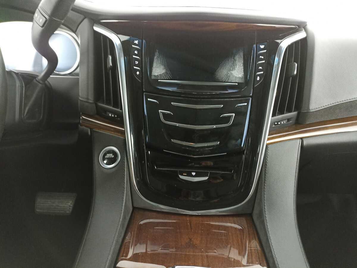 Cadillac Escalade 2016 года с пробегом. Фото: #12
