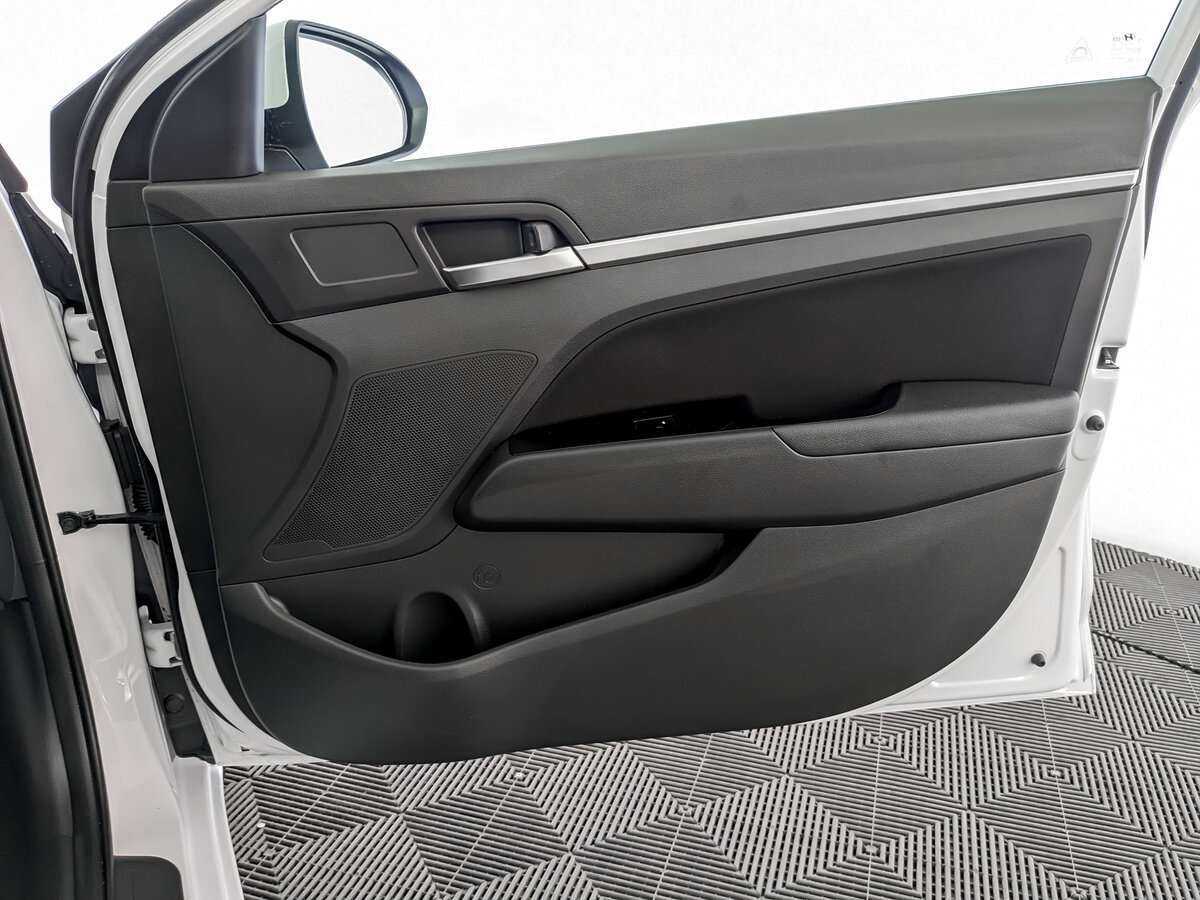 Hyundai Elantra 2020 года с пробегом. Фото: #18