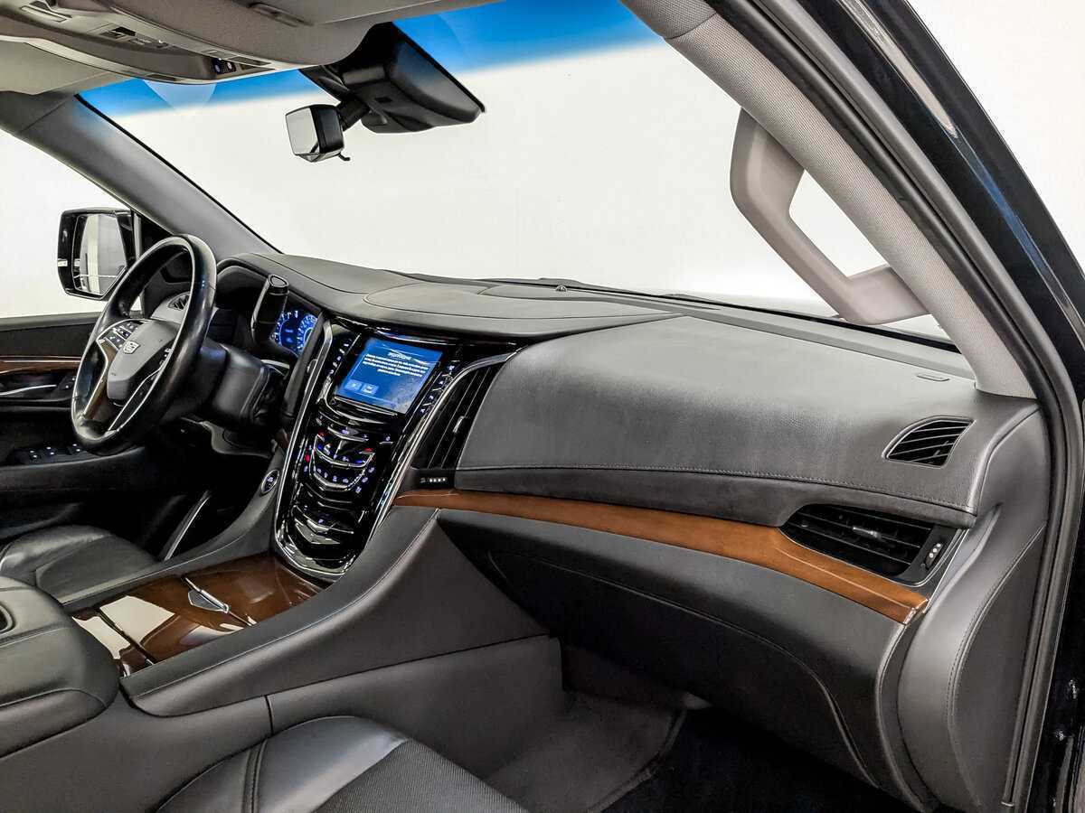 Cadillac Escalade 2017 года с пробегом. Фото: #10