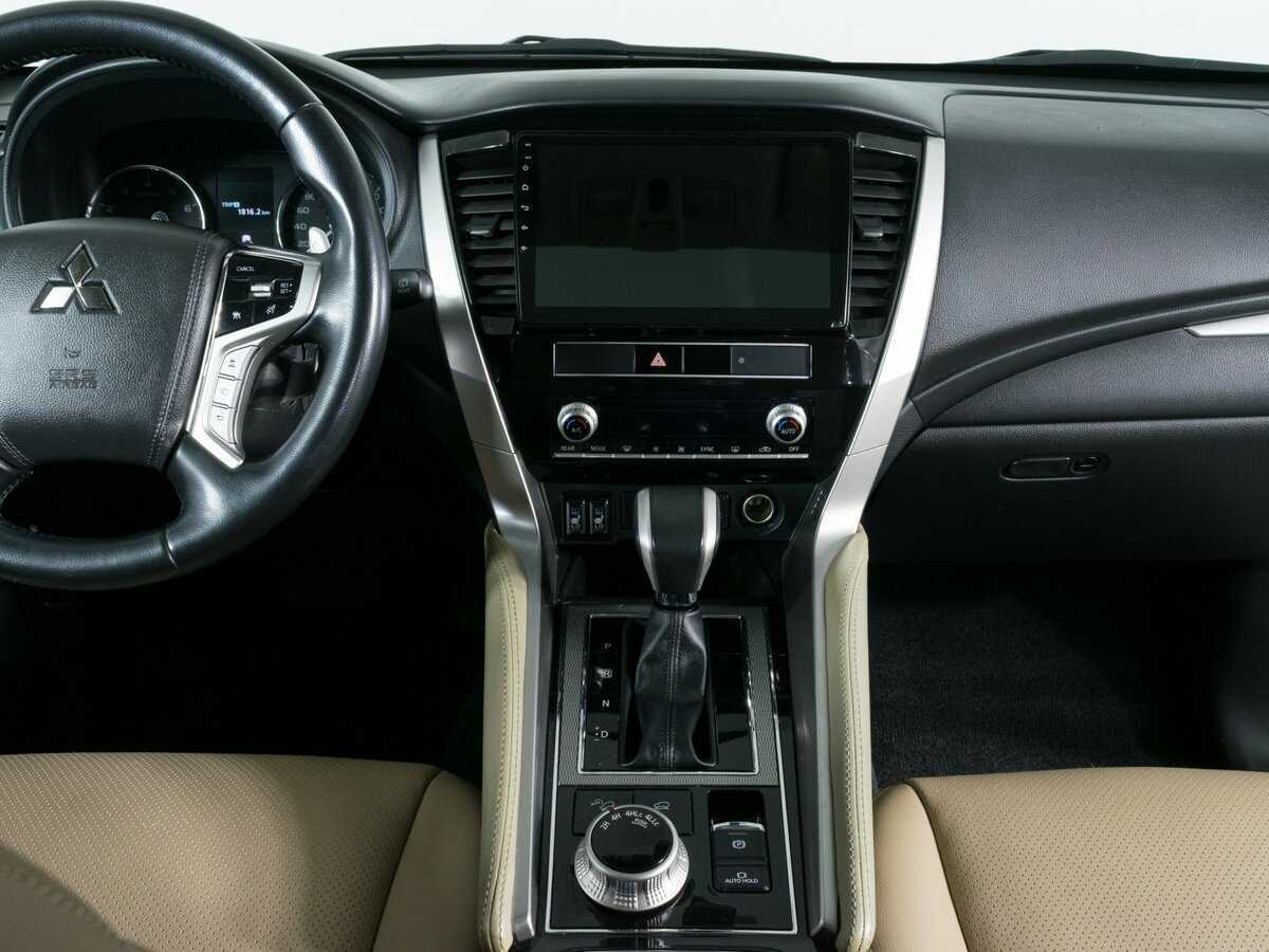 Mitsubishi Pajero Sport 2020 года с пробегом. Фото: #8
