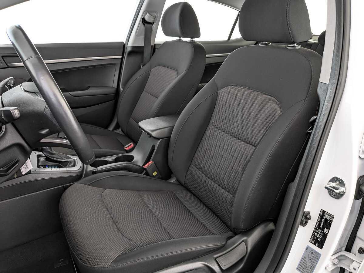 Hyundai Elantra 2019 года с пробегом. Фото: #19