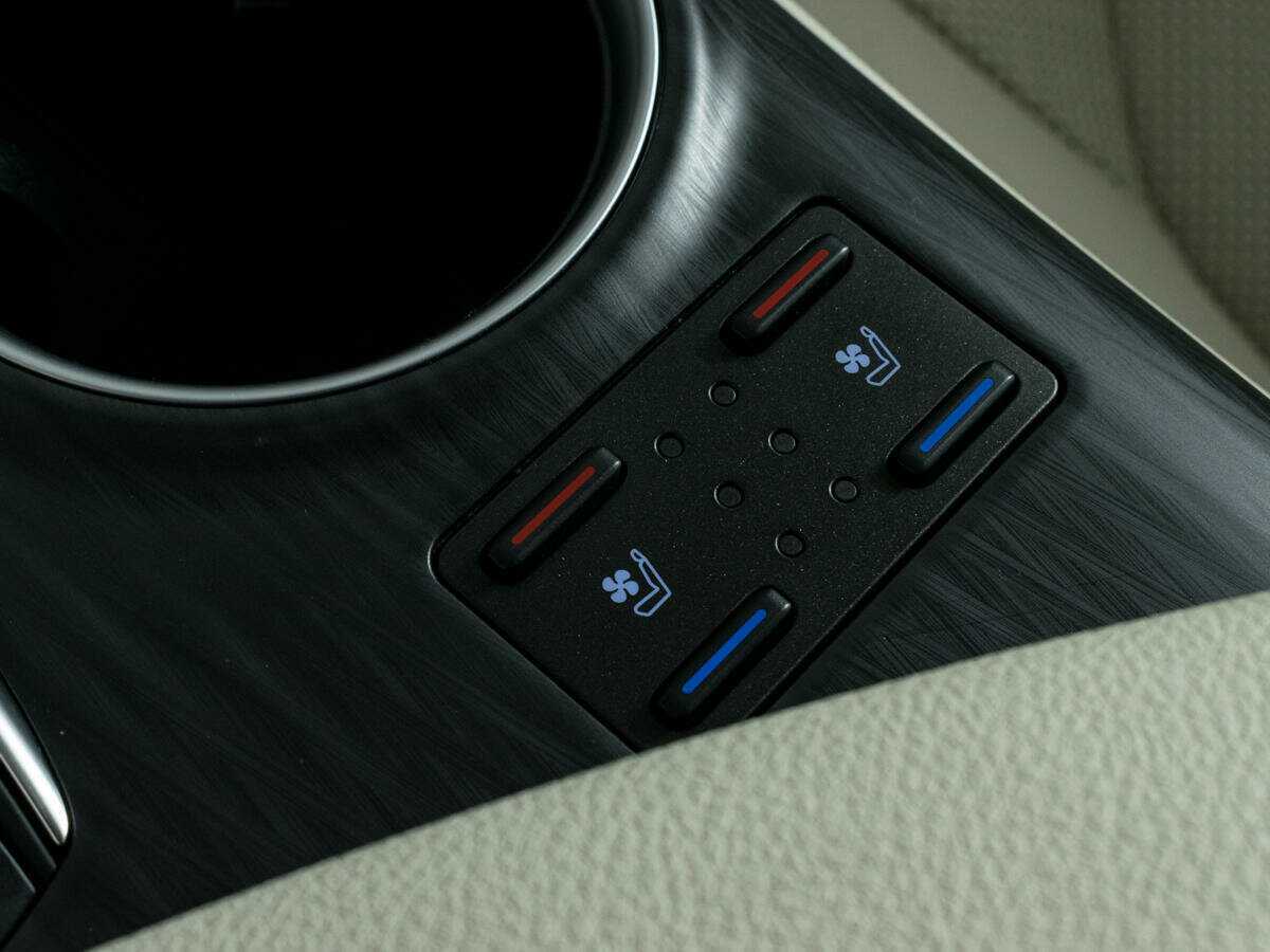 Toyota Camry 2021 года с пробегом. Фото: #21