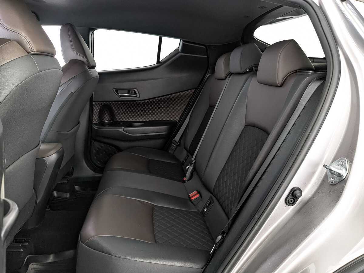 Toyota C-HR 2017 года с пробегом. Фото: #17