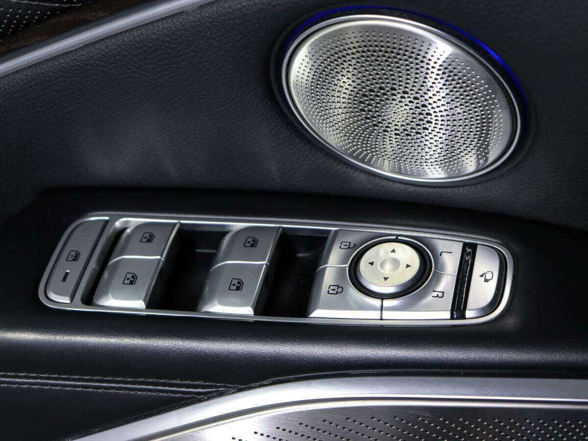 Kia K900 2019 года с пробегом. Фото: #21