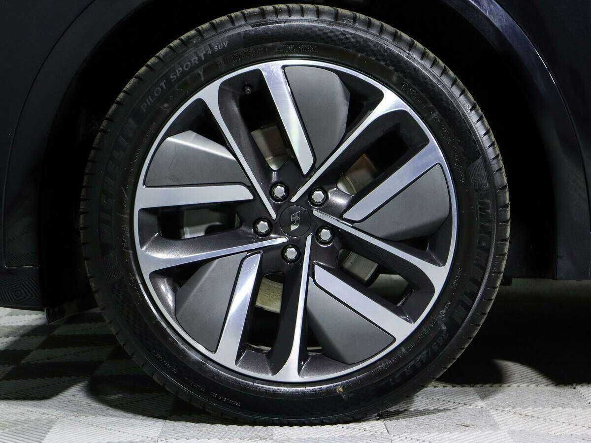 LiXiang L9 2023 года с пробегом. Фото: #15