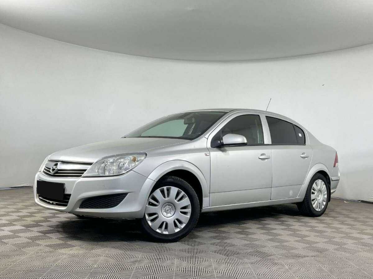 Opel Astra 2010 года с пробегом. Фото: #0