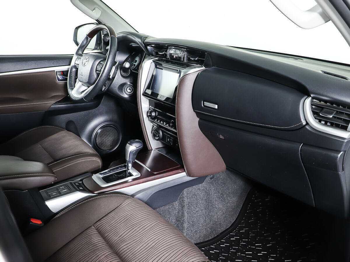 Toyota Fortuner 2017 года с пробегом. Фото: #7