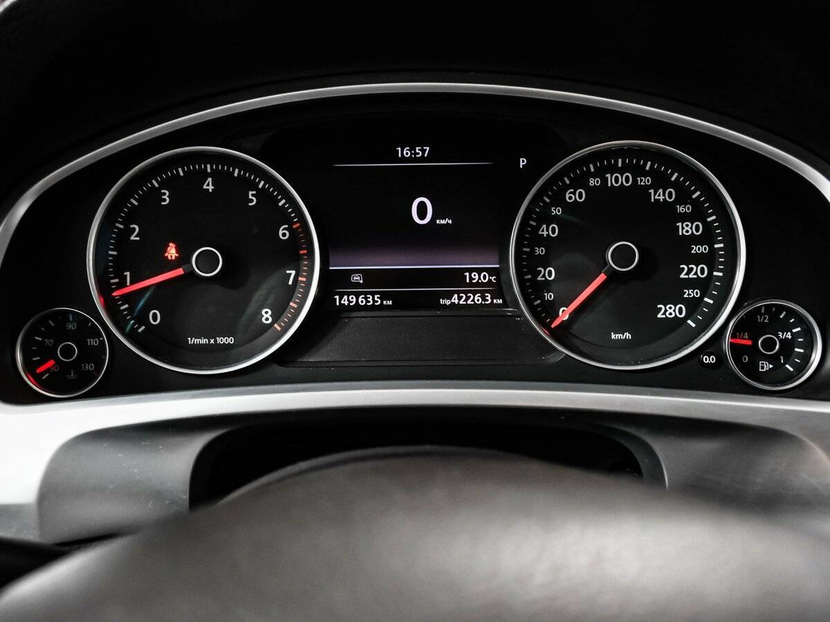 Volkswagen Touareg 2015 года с пробегом. Фото: #9