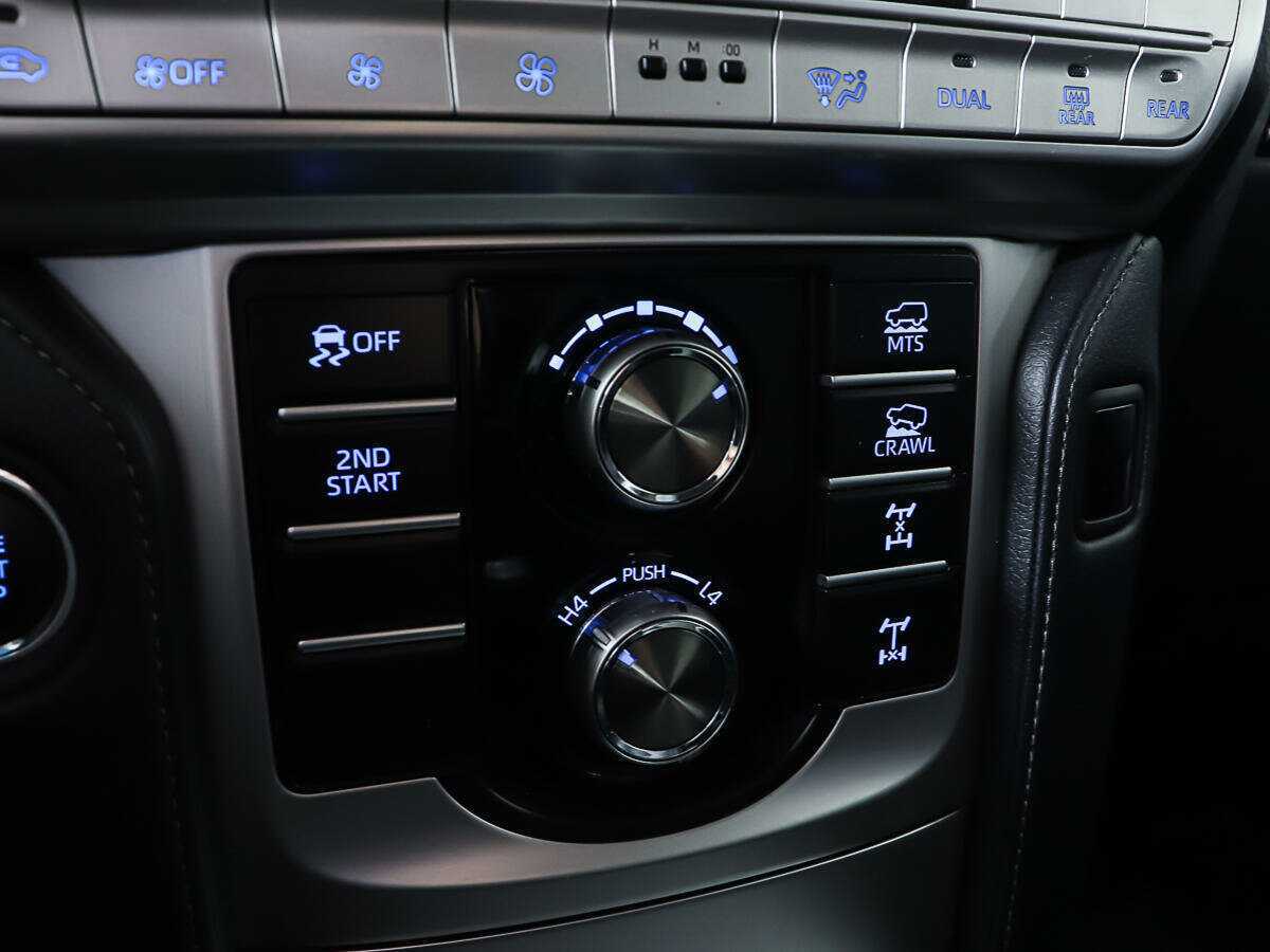 Toyota Land Cruiser Prado 2020 года с пробегом. Фото: #17