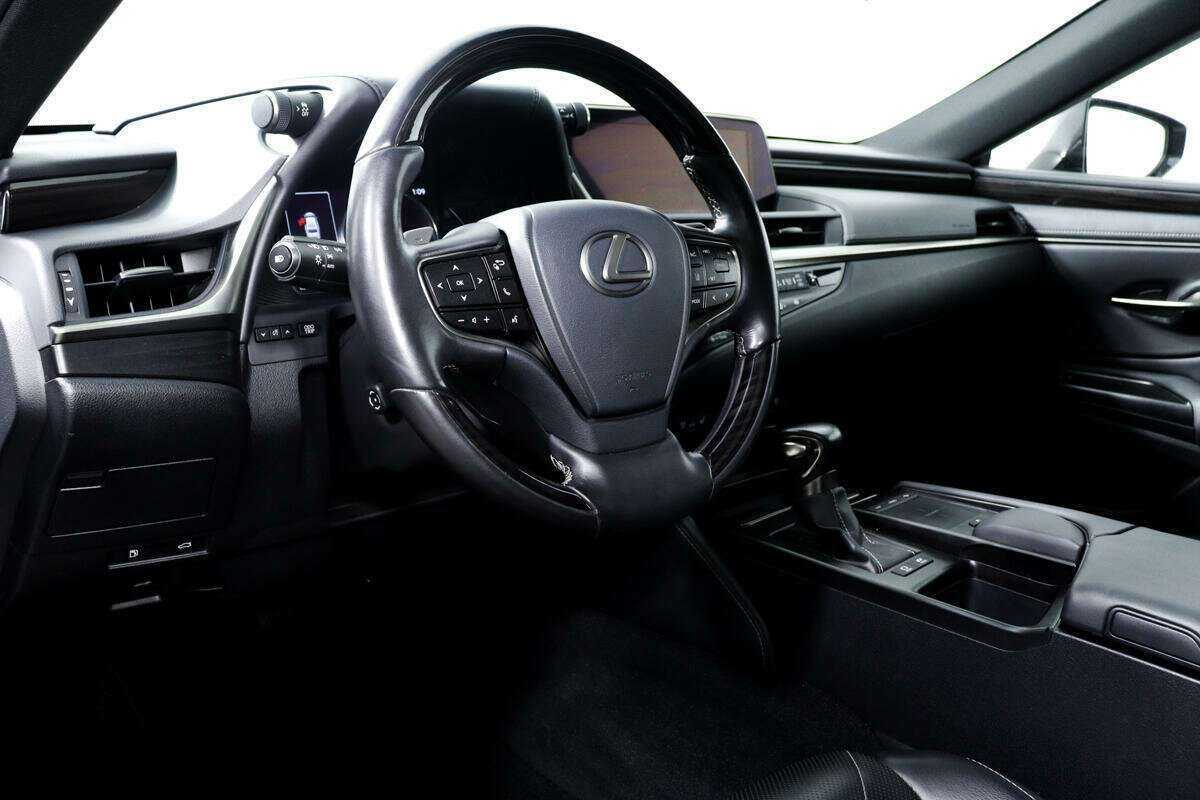 Lexus ES 2018 года с пробегом. Фото: #12