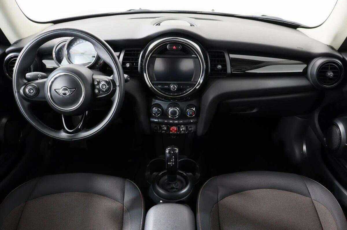 Mini Hatch 2018 года с пробегом. Фото: #10