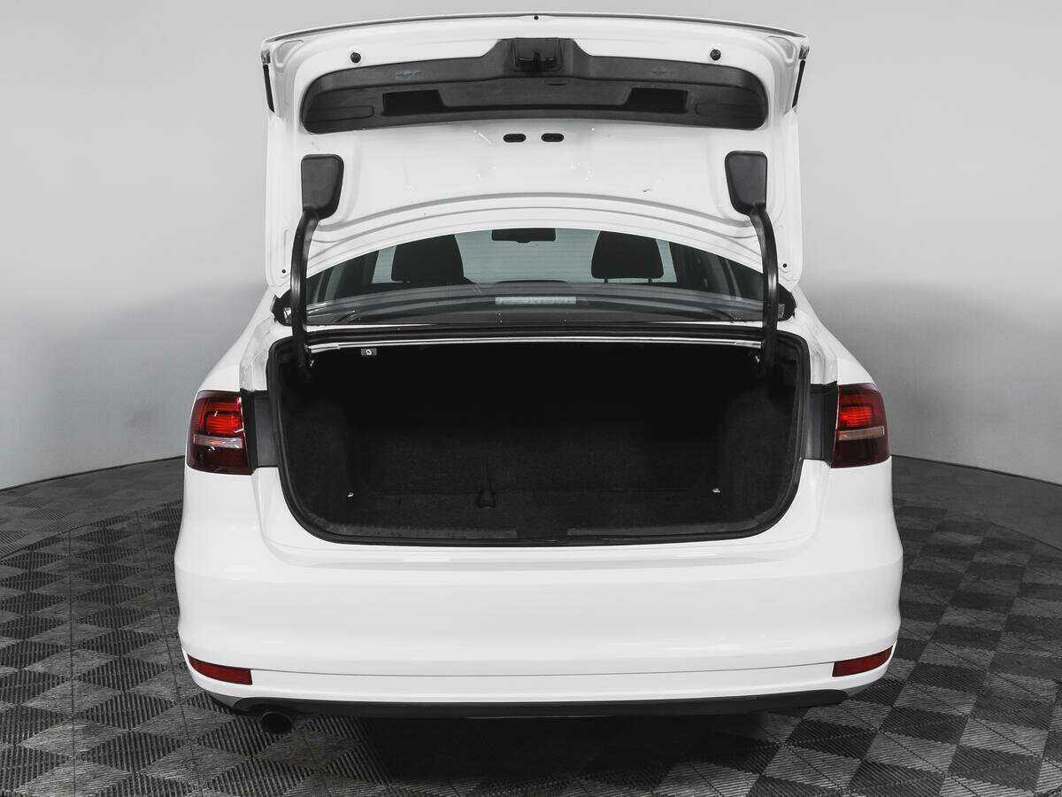 Volkswagen Jetta 2016 года с пробегом. Фото: #16