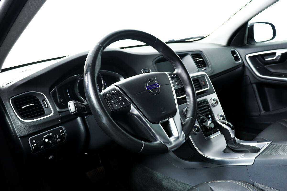 Volvo V60 Cross Country 2018 года с пробегом. Фото: #10
