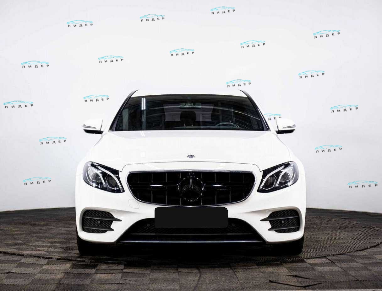 Б/У Мерседес-Бенц Е-Класс 2018 года. Фото: #1