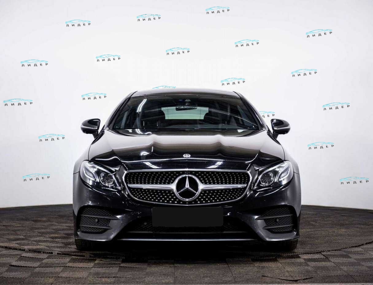 Б/У Мерседес-Бенц Е-Класс 2017 года. Фото: #1
