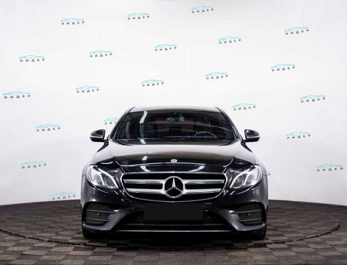 Б/У Мерседес-Бенц Е-Класс 2017 года. Фото: #1