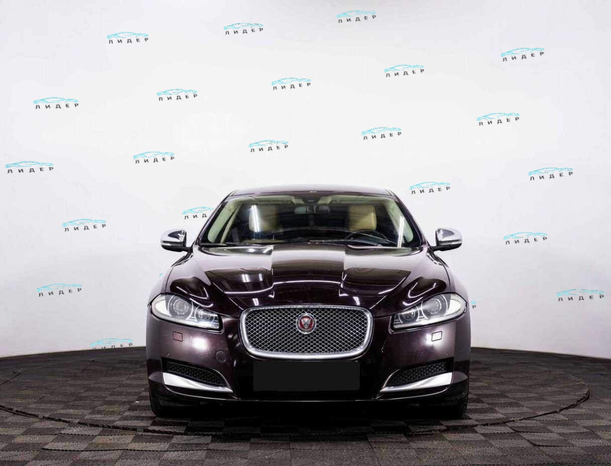Б/У Ягуар ИксФ 2013 года. Фото: #1