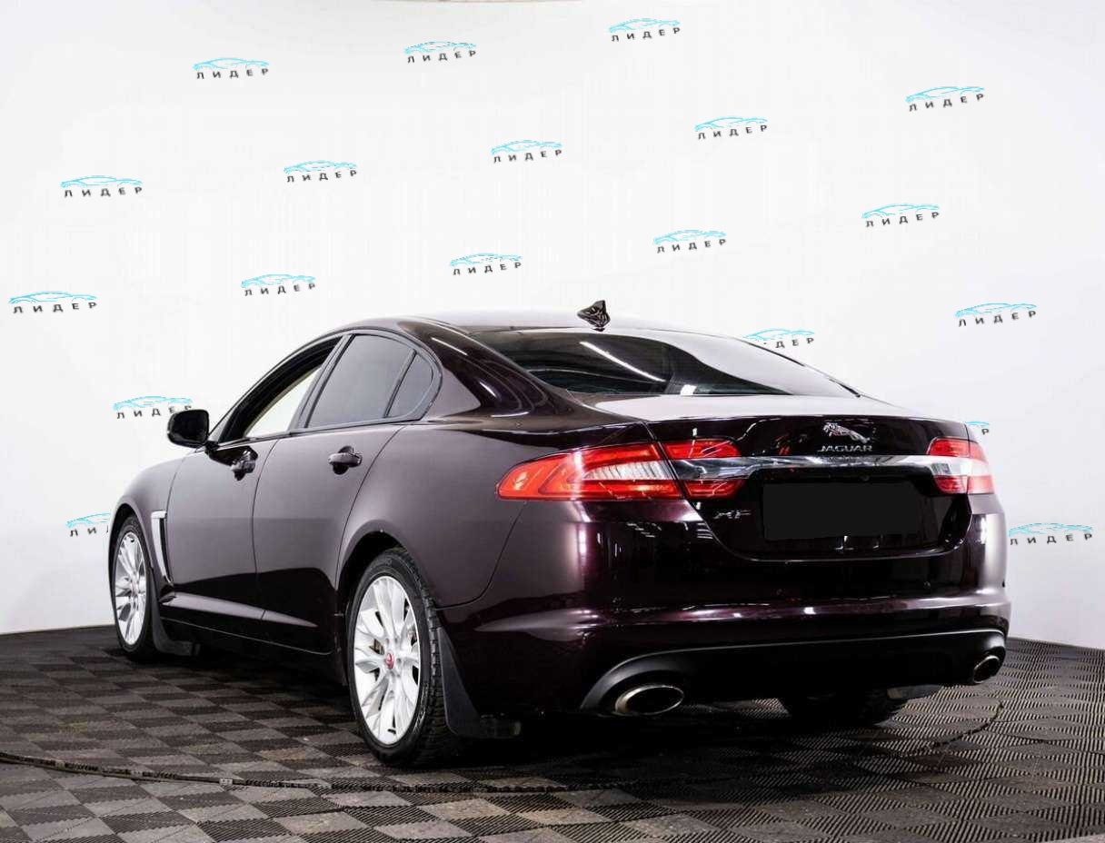 Б/У Ягуар ИксФ 2013 года. Фото: #3
