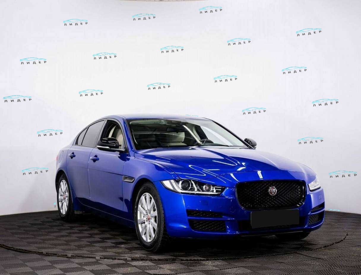 Б/У Ягуар ИксЕ 2017 года. Фото: #2