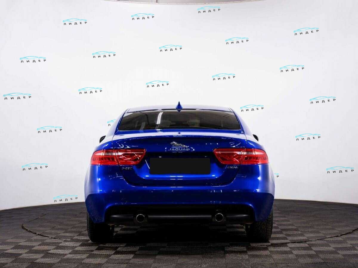 Б/У Ягуар ИксЕ 2017 года. Фото: #4