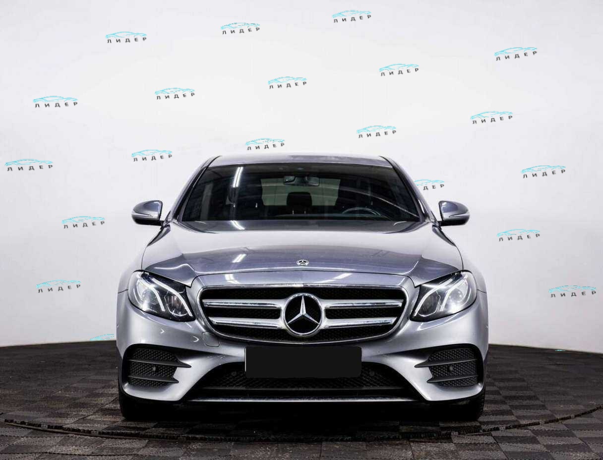 Б/У Мерседес-Бенц Е-Класс 2018 года. Фото: #1