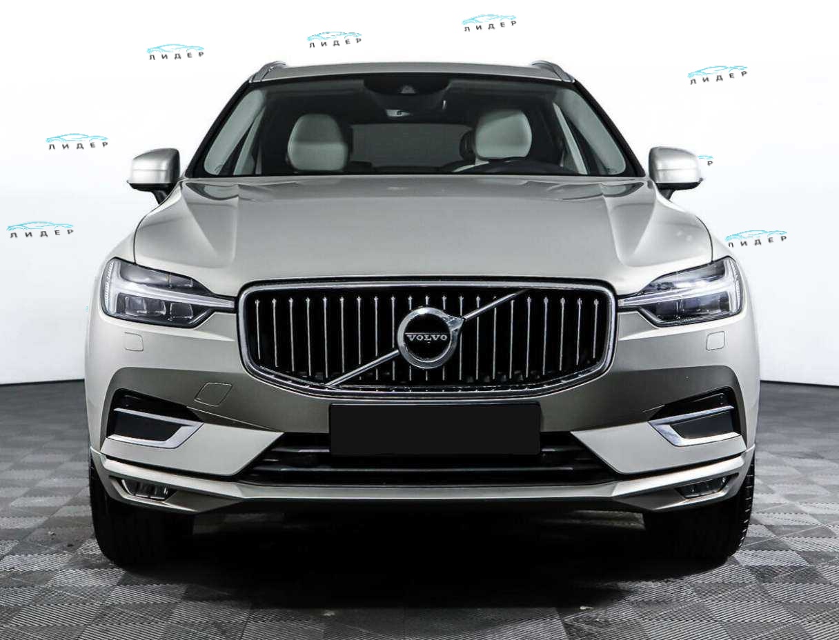 Б/У Вольво ИксЦ60 2021 года. Фото: #1