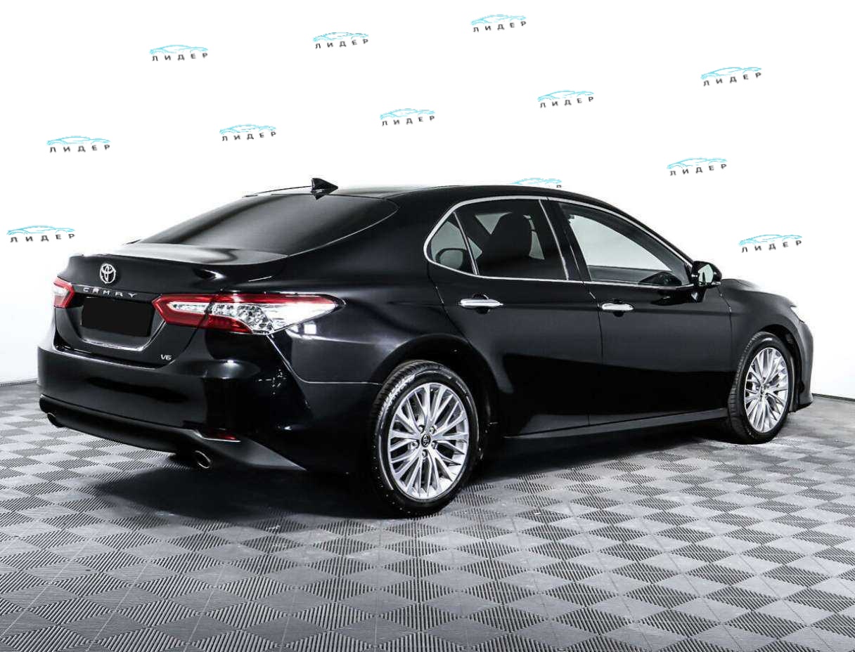 Б/У Тойота Камри 2019 года. Фото: #4