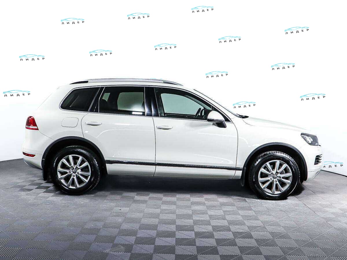 Б/У Фольксваген Туарег 2010 года. Фото: #3