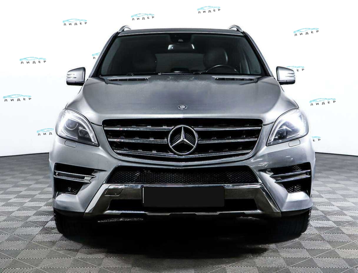 Б/У Мерседес-Бенц М-Класс 2013 года. Фото: #1