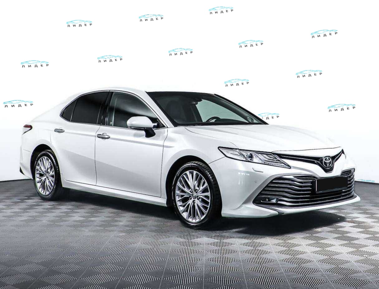 Б/У Тойота Камри 2019 года. Фото: #2
