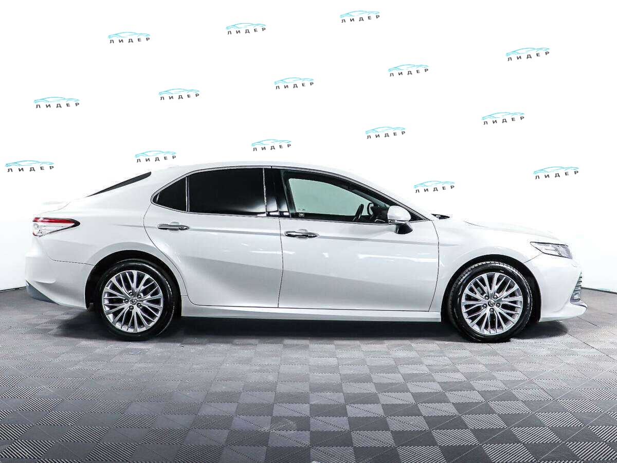 Б/У Тойота Камри 2019 года. Фото: #3