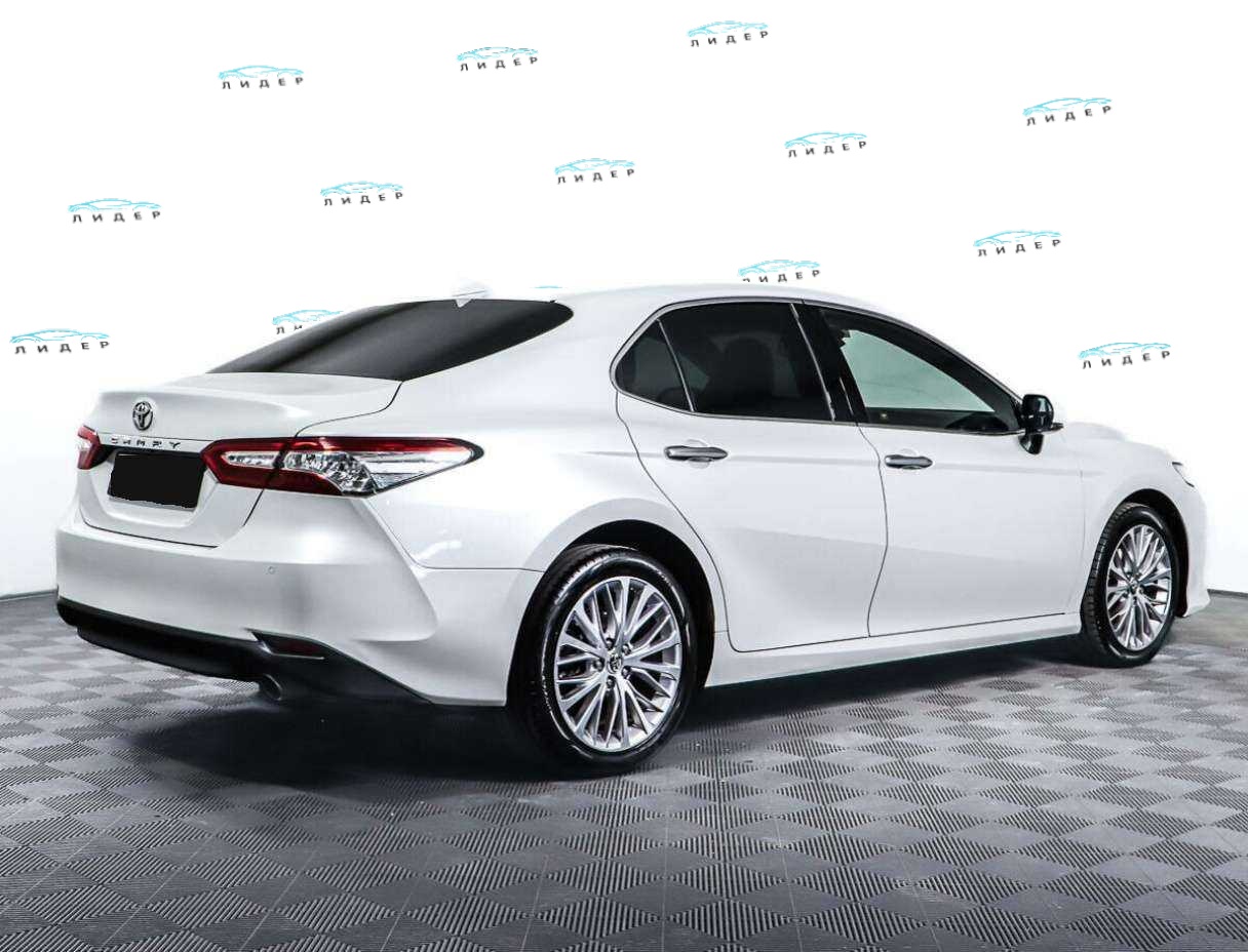 Б/У Тойота Камри 2019 года. Фото: #4