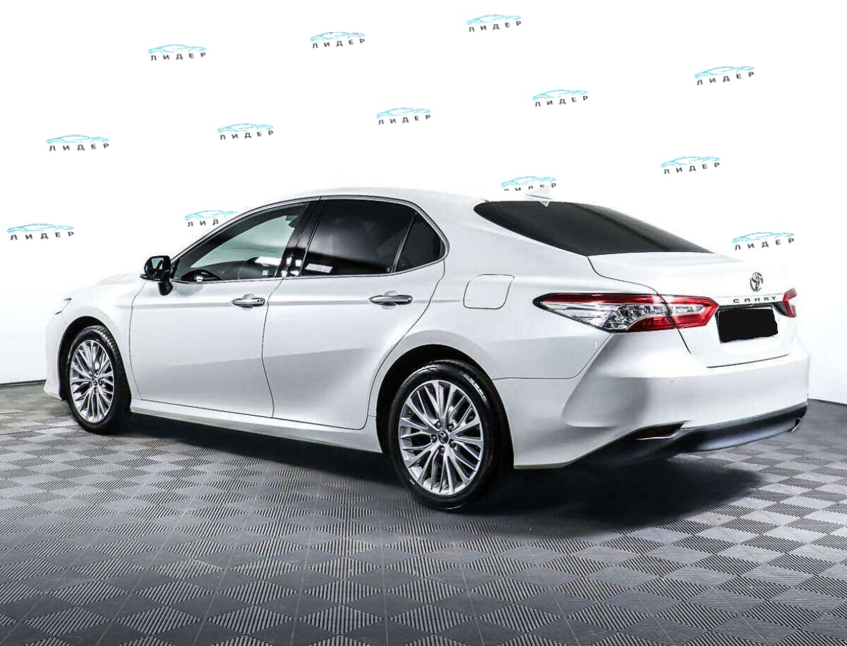 Б/У Тойота Камри 2019 года. Фото: #6