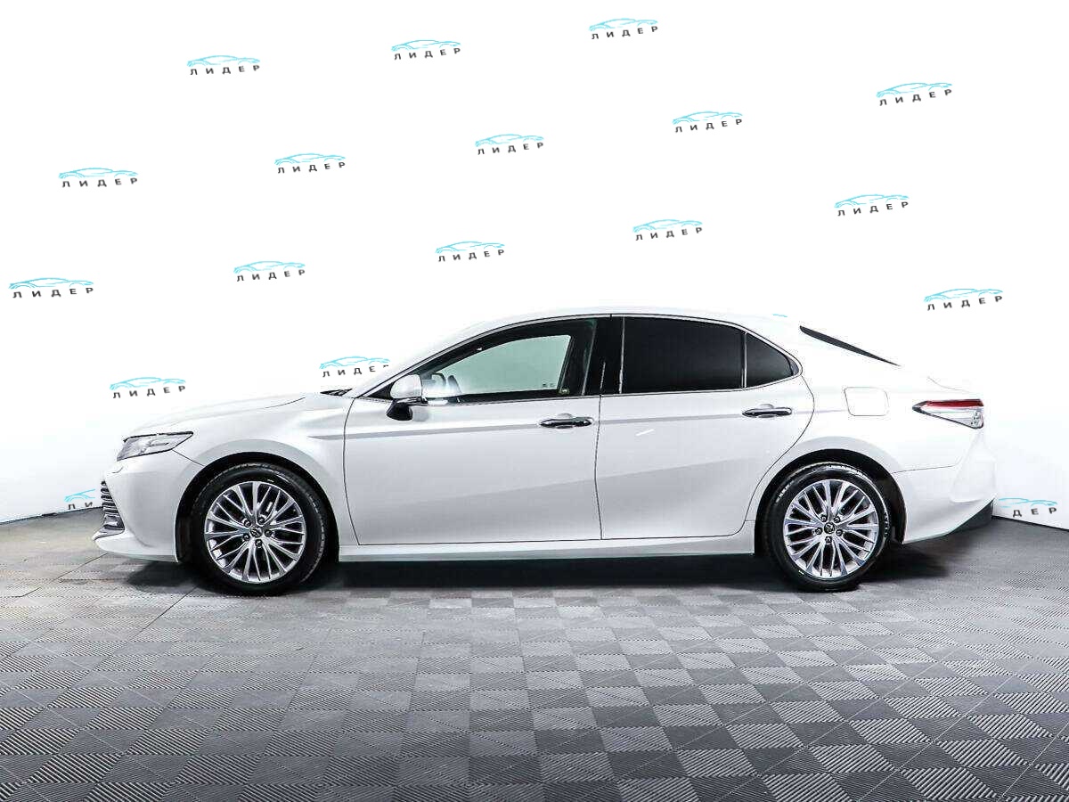 Б/У Тойота Камри 2019 года. Фото: #7