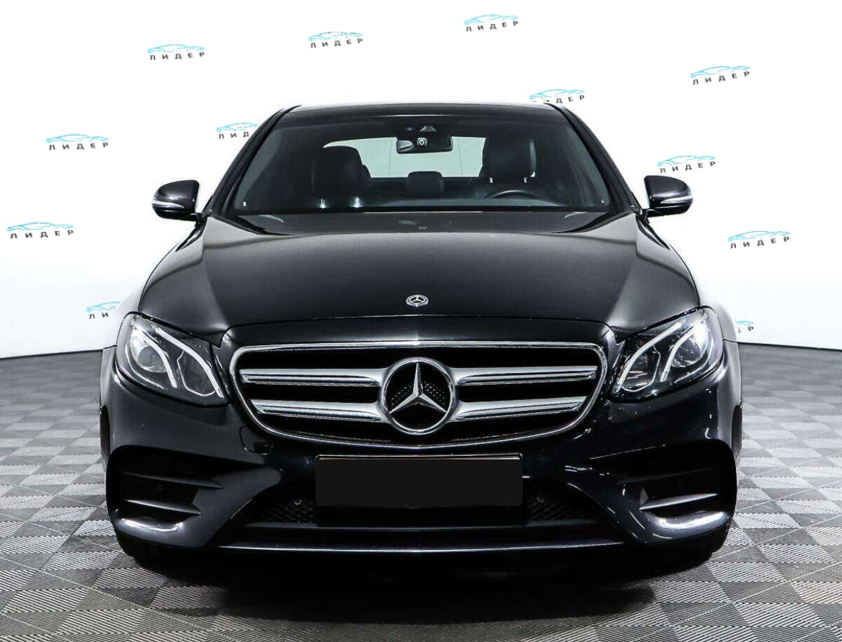 Б/У Мерседес-Бенц Е-Класс 2017 года. Фото: #1