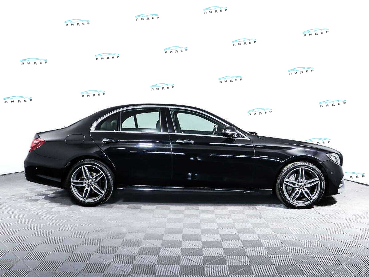 Б/У Мерседес-Бенц Е-Класс 2017 года. Фото: #3