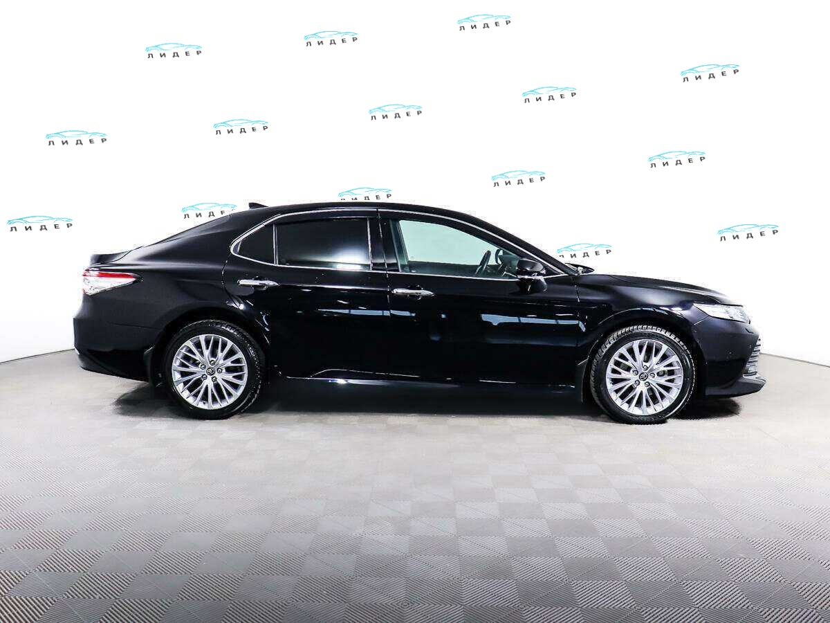 Б/У Тойота Камри 2019 года. Фото: #3