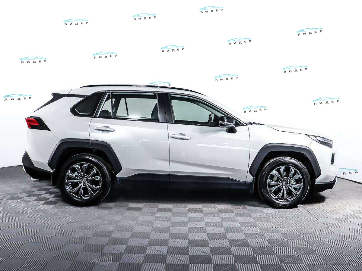 Б/У Тойота Рав4 2023 года. Фото: #3