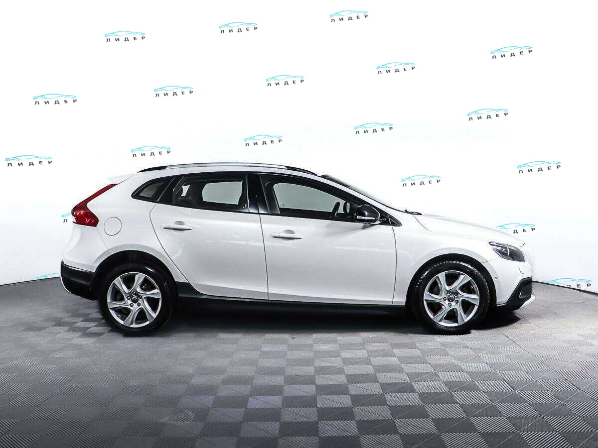 Б/У Вольво В40 Кросс Кантри 2013 года. Фото: #3