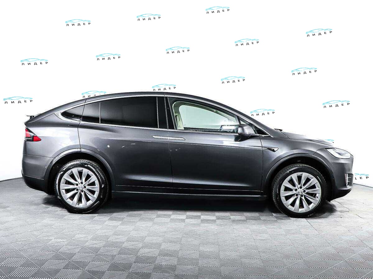 Б/У Тесла Модел Икс 2018 года. Фото: #3