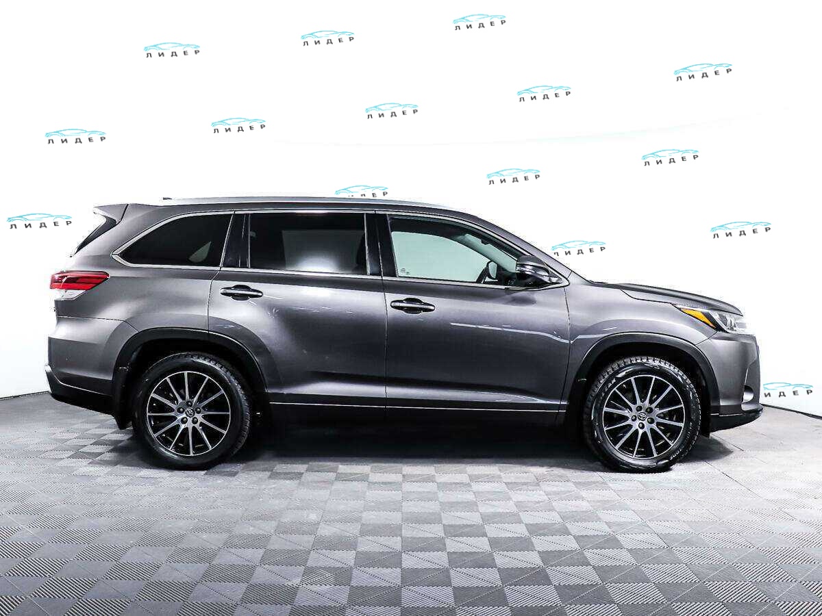 Б/У Тойота Хайлэндер 2019 года. Фото: #3