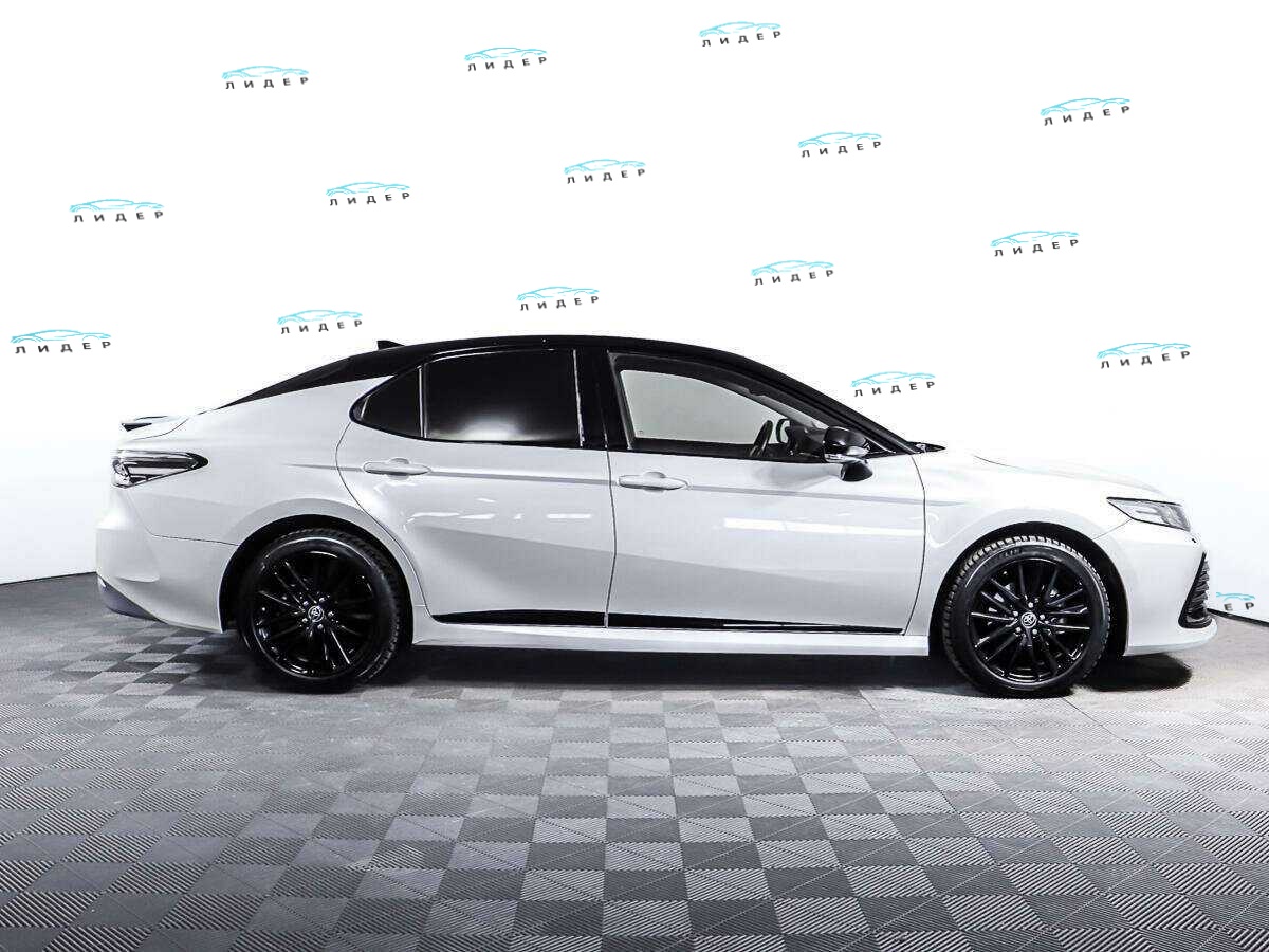 Б/У Тойота Камри 2021 года. Фото: #3