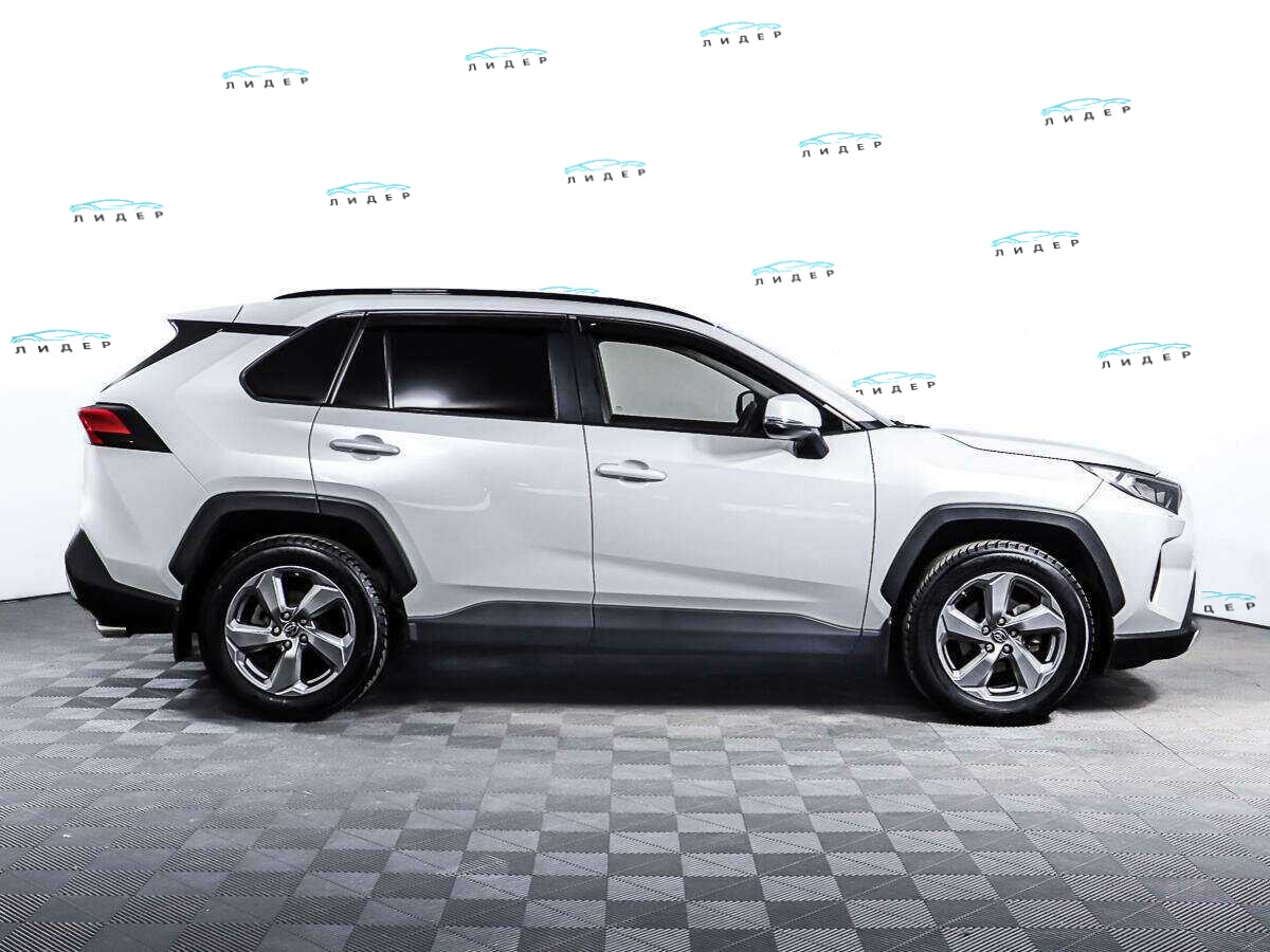 Б/У Тойота Рав4 2020 года. Фото: #3