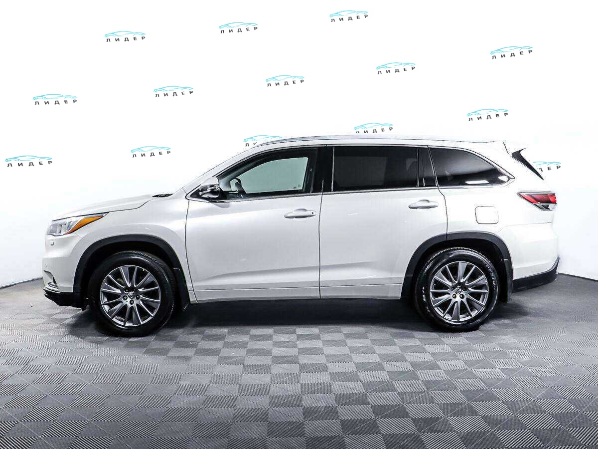 Б/У Тойота Хайлэндер 2015 года. Фото: #7