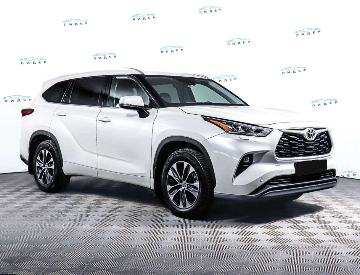 Б/У Тойота Хайлэндер 2021 года. Фото: #2