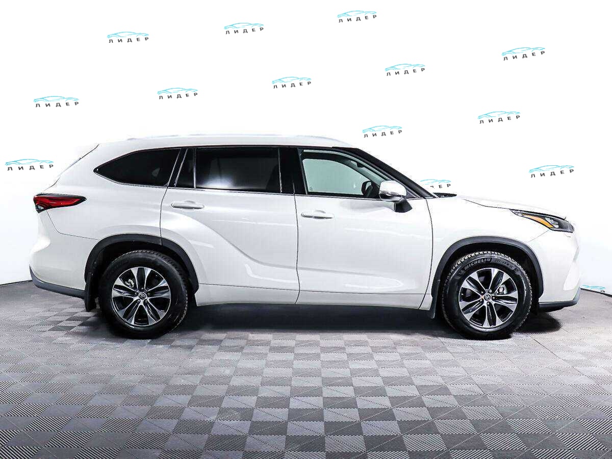 Б/У Тойота Хайлэндер 2021 года. Фото: #3