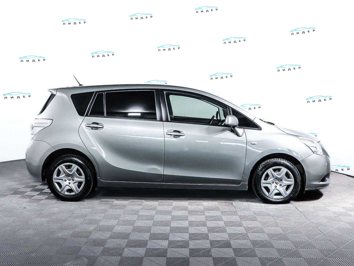 Б/У Тойота Версо 2011 года. Фото: #3