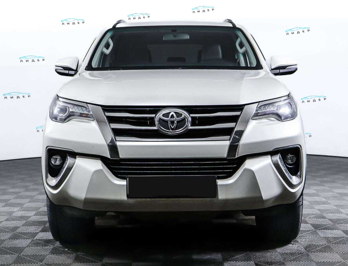 Б/У Тойота Фортюнер 2017 года. Фото: #1