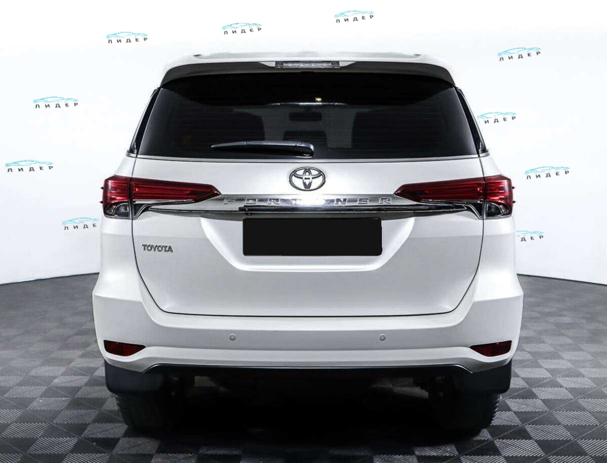 Б/У Тойота Фортюнер 2017 года. Фото: #5