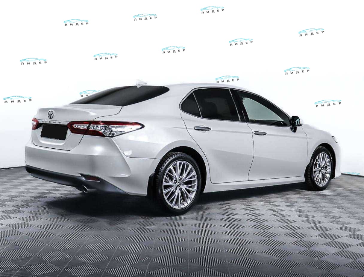 Б/У Тойота Камри 2018 года. Фото: #4